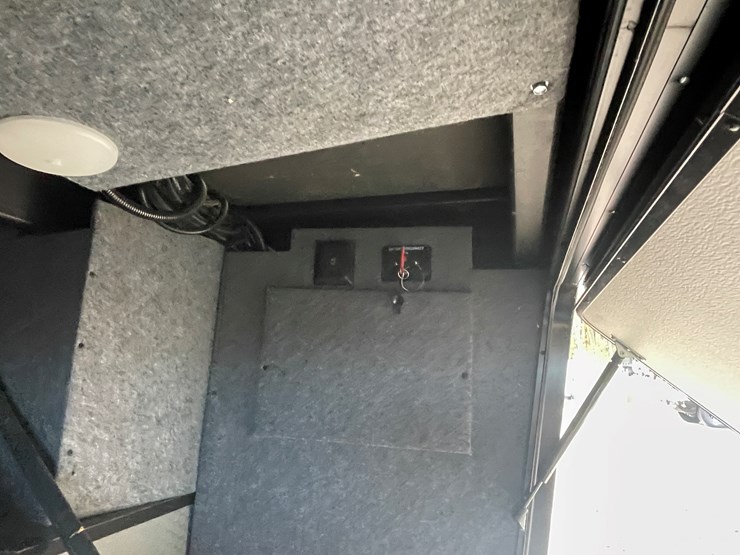 #4502-•-2025-forest-river-xlr-nitro-lux-toy-hauler-(wi-title)-image-84