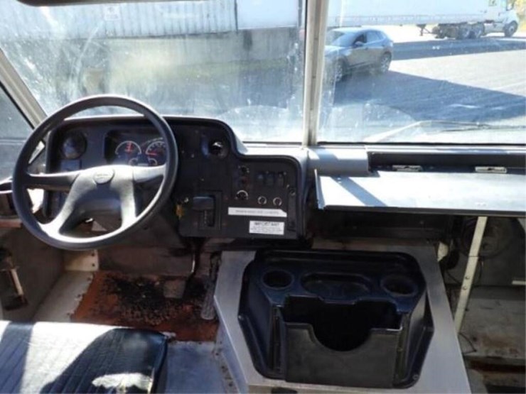 2015-freightliner-mt55-image-27