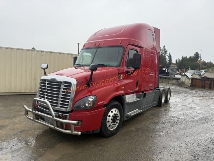 2015-freightliner-cascadia-113-image-3
