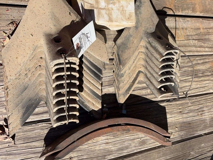 17-new-9''-knock-on-sweeps,-with-hardware-and-2-chisel-plow-points-image-2