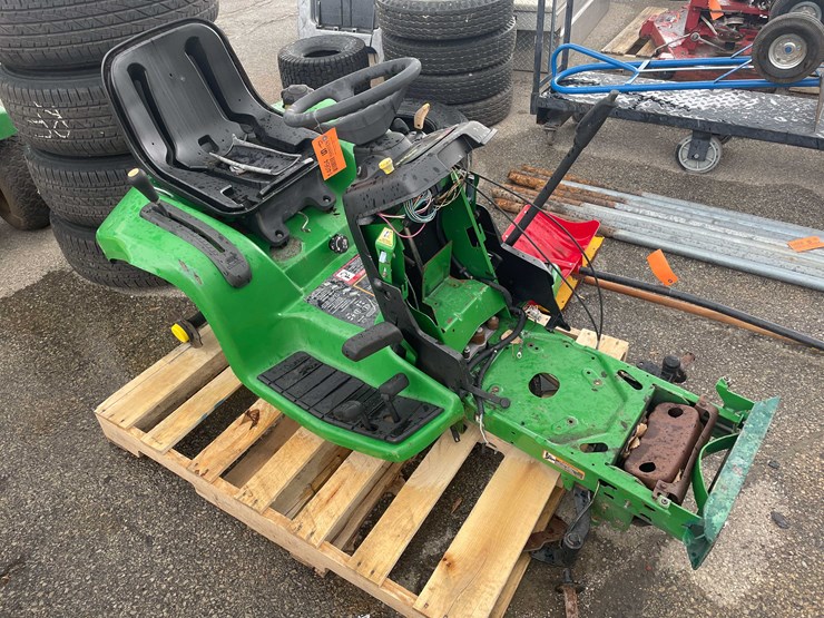 john-deere-gt235-image-1