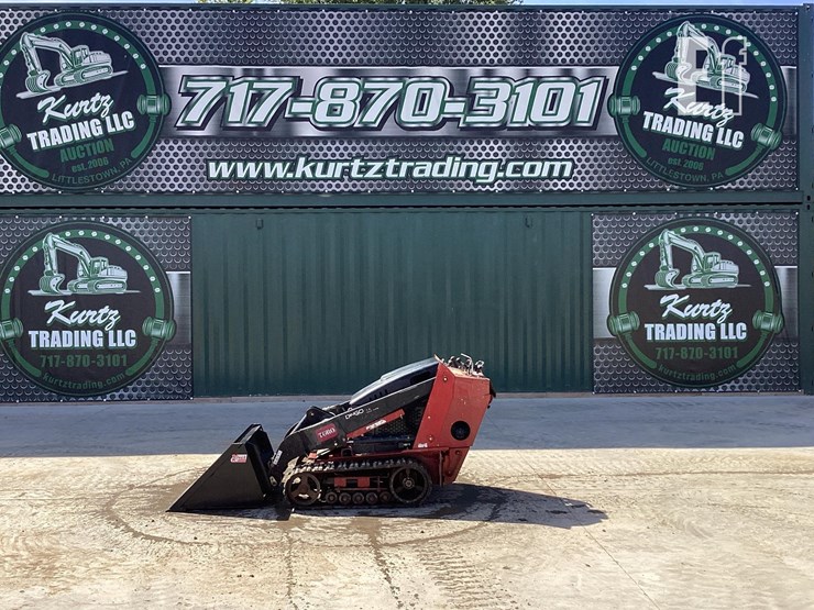 2014-toro-dingo-tx427w-image-1