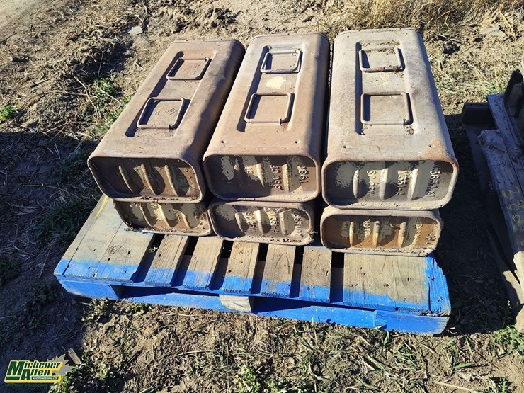 pallet-of-6-metal-army-boxes-image-2