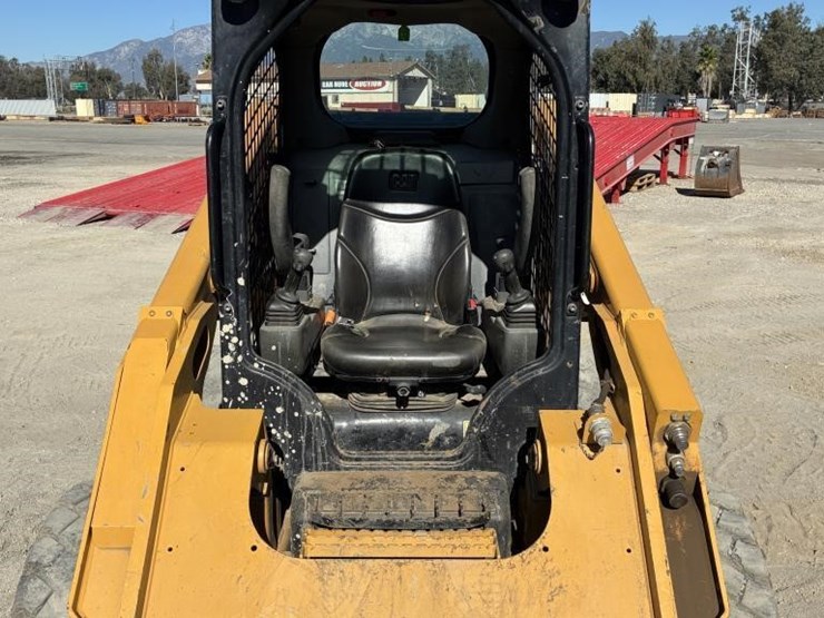 2020-caterpillar-246d3-image-14