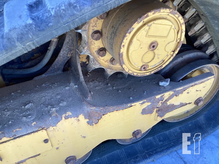 2020-caterpillar-259d3-image-12