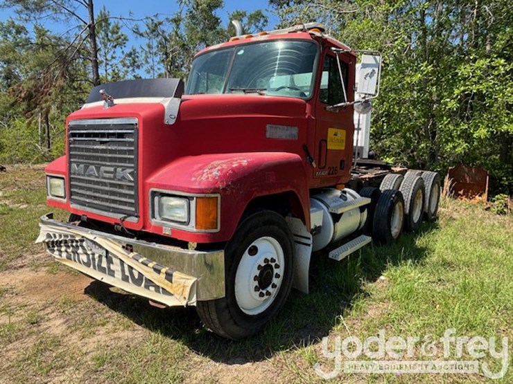 1999-mack-ch613-image-1