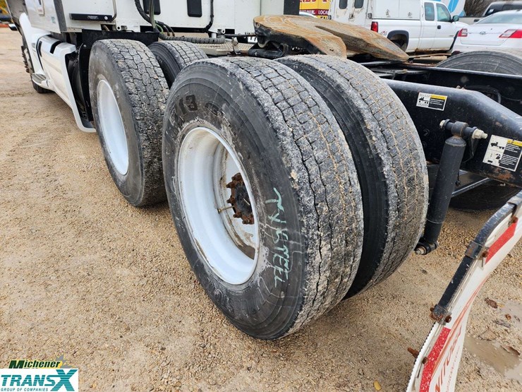 2019-peterbilt-579-image-16