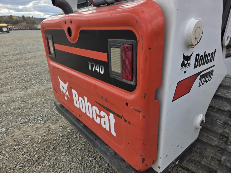 2019-bobcat-t740-image-24