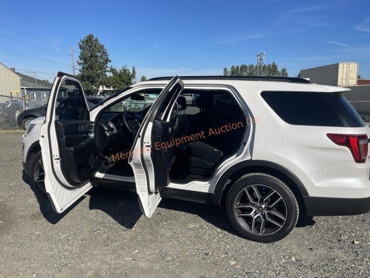 2016-ford-explorer-image-17