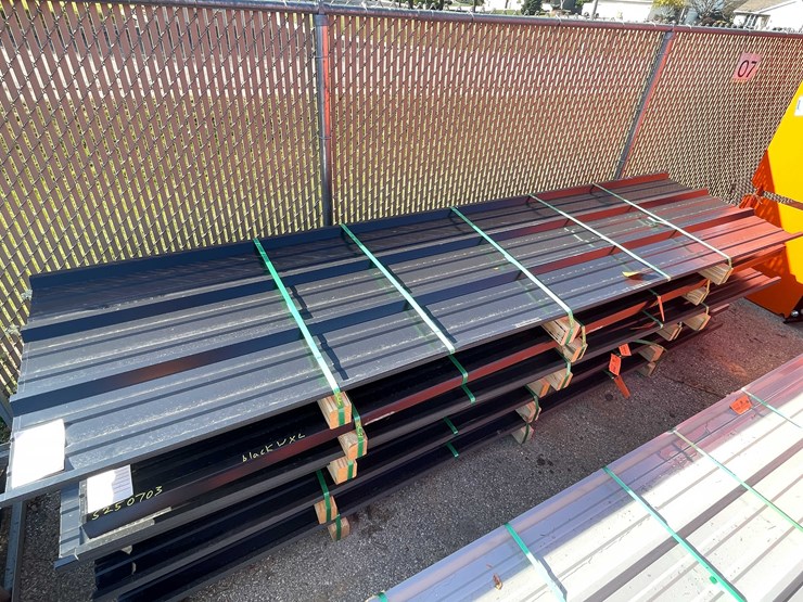 #14103-•-28-gauge-painted-r-panel-profile-steel-siding-(o6)-image-1