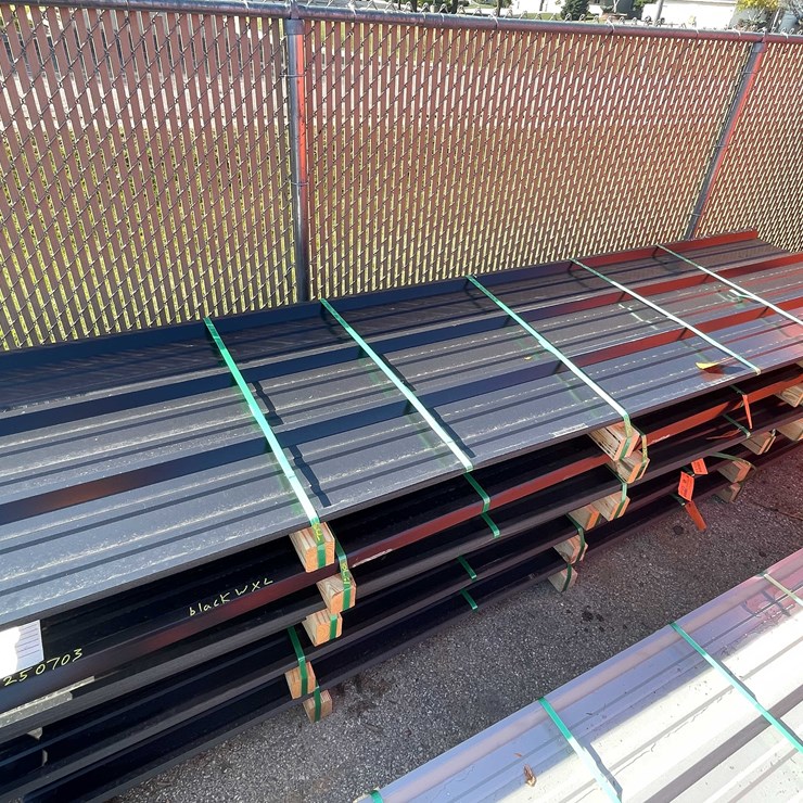 #14103 • 28 Gauge Painted R Panel Profile Steel Siding (O6)