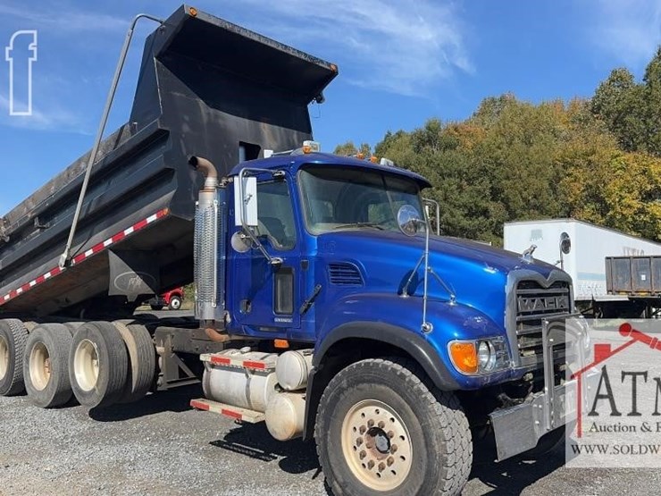 2004-mack-granite-cv713-image-1