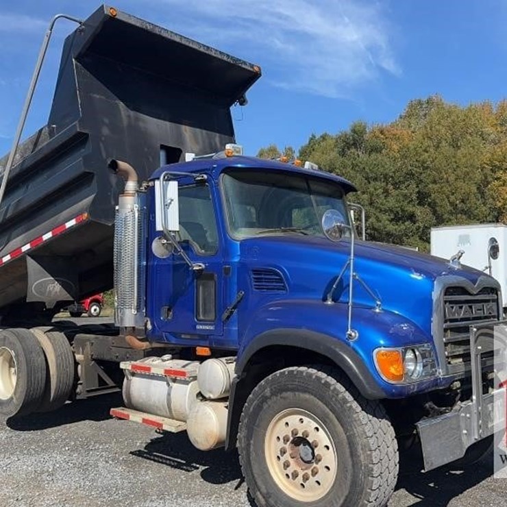 2004 MACK GRANITE CV713
