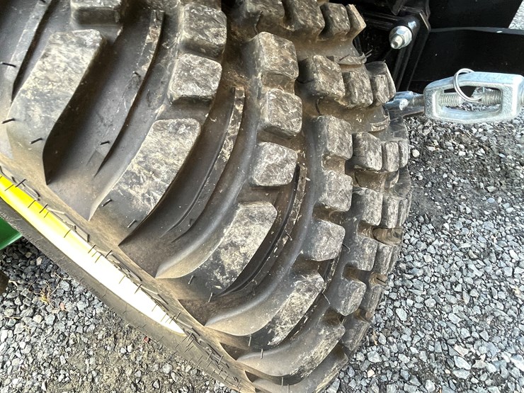 2024-john-deere-1025r-image-23