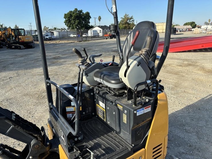 2022-deere-17g-image-19