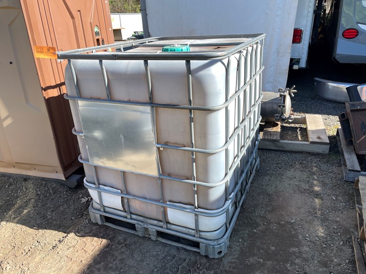 #5723-•-275-gallon-poly-tote-image-1