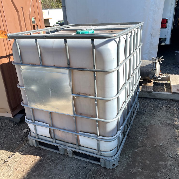 #5723 • 275 Gallon Poly Tote