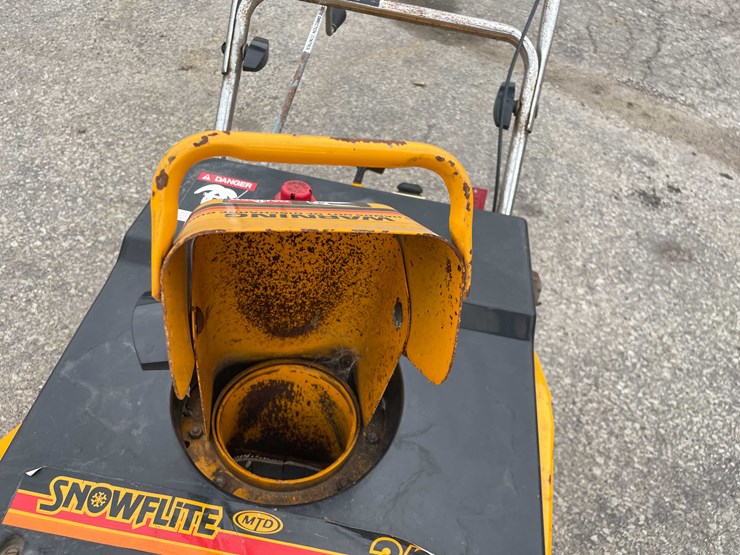 #14032-•-mtd-3/21-snowblower-(o4)-image-18