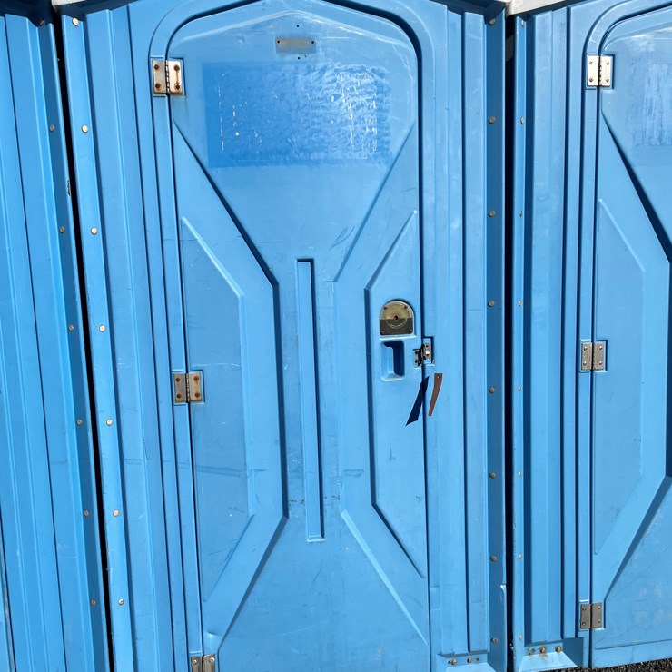 #5664 • Satellite Ind. Inc. Porta Potty