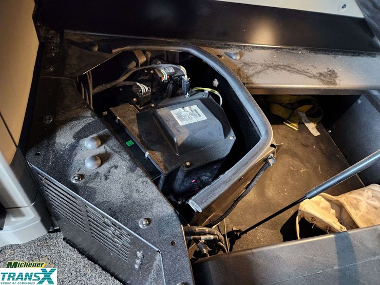 2018-peterbilt-579-image-40