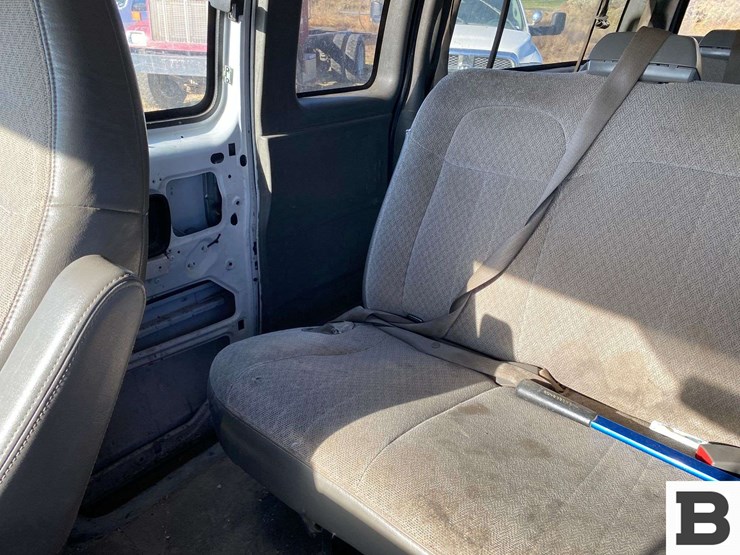 2017-chevrolet-express-3500-image-12