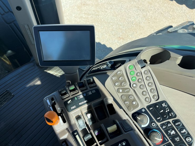 2012-john-deere-8335r-image-19