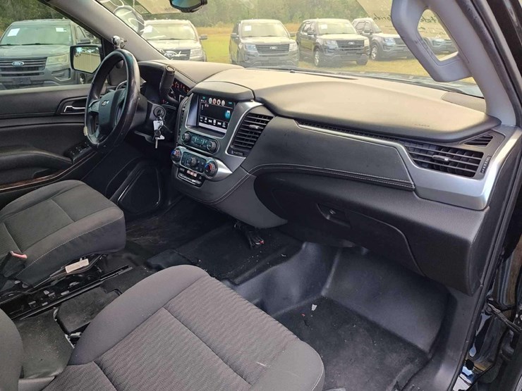 2019-chevrolet-tahoe-image-24