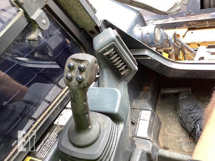 2020-deere-331g-image-15