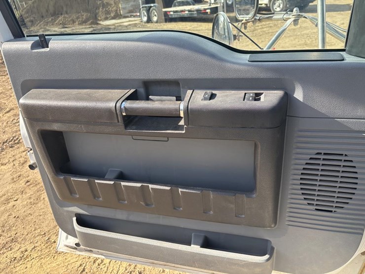 2013-ford-f650-image-38