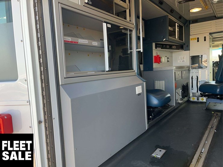 2018-chevrolet-express-s/a-ambulance-image-17