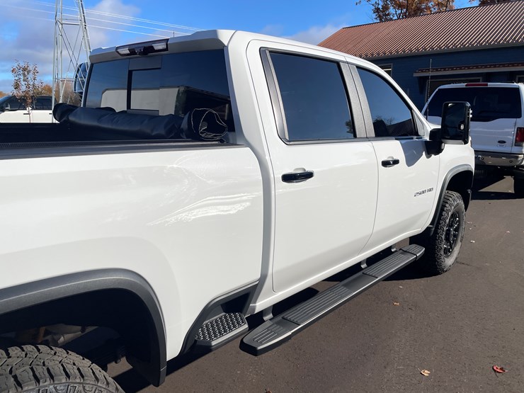 2025-chevrolet-silverado-image-45