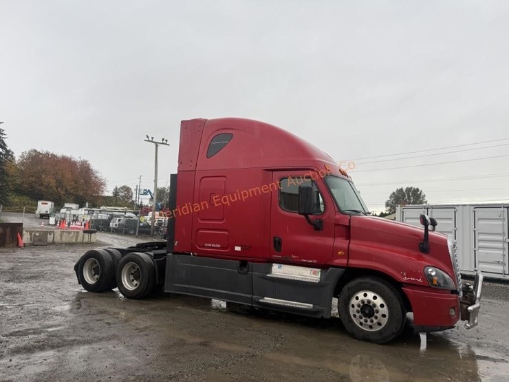 2015-freightliner-cascadia-113-image-14
