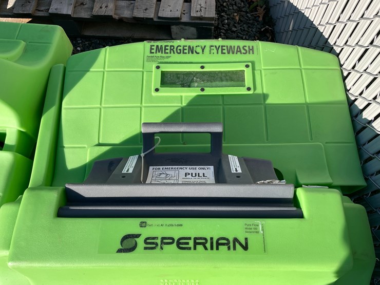 #5682-•-(2)-sperian-emergency-eyewash-stations-image-5