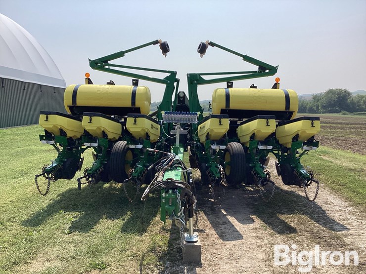 2019-john-deere-1765-image-2