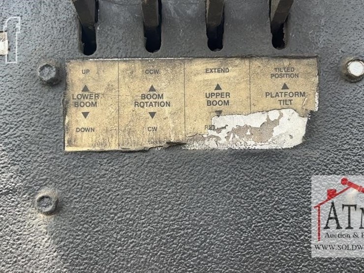 2000-gmc-c6500-bucket-truck-image-11