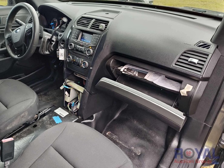 2017-ford-explorer-image-19