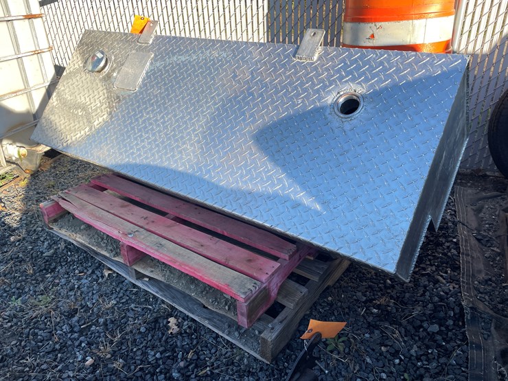 #5709-•-delta-100-gallon-truck-mount-fuel-tank-image-2