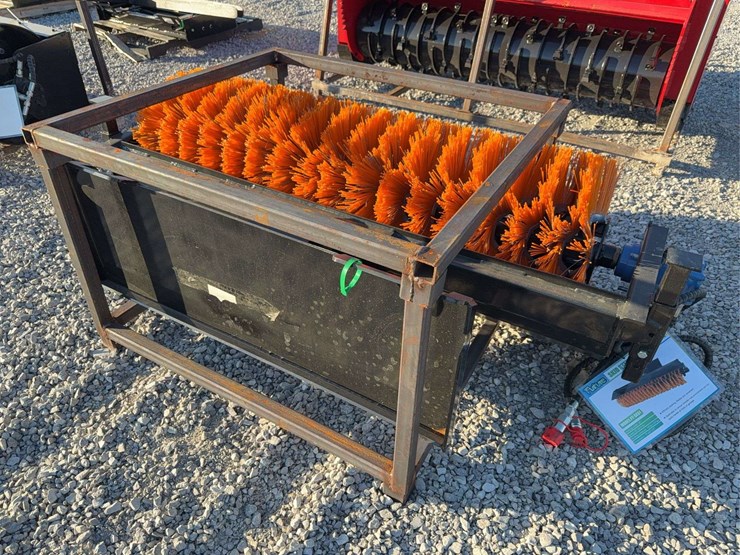 skid-steer-sweeper-image-3