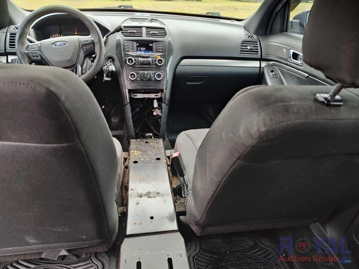 2018-ford-explorer-image-24