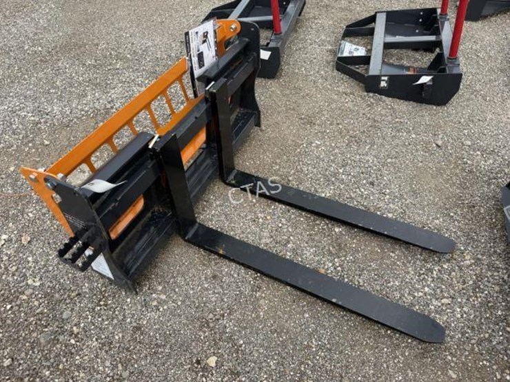 #115-•-land-honor-skid-steer-42"-pallet-forks-image-1