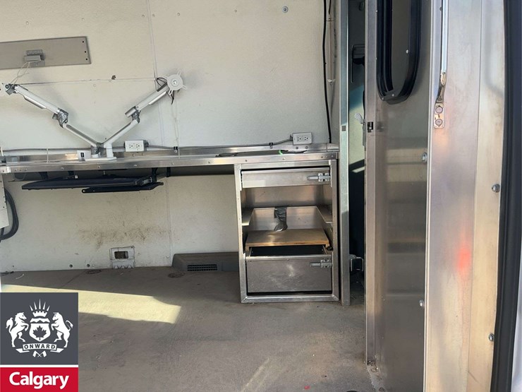 2010-mercedes-benz-sprinter-3500-image-12