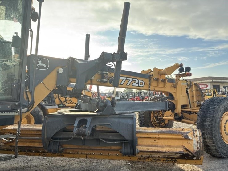 2008-deere-772d-image-7