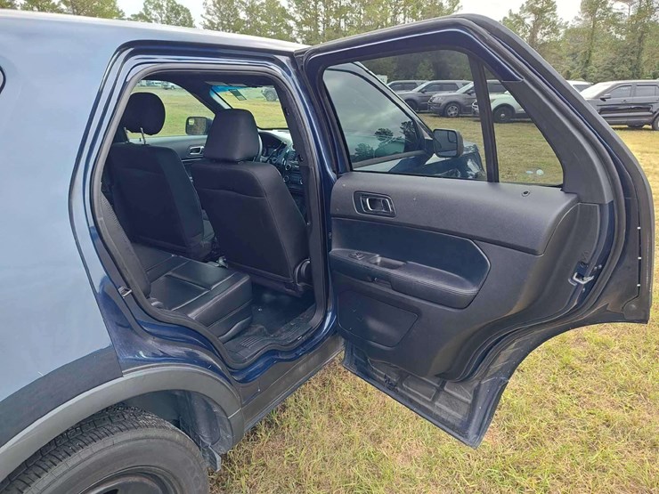 2016-ford-explorer-image-17