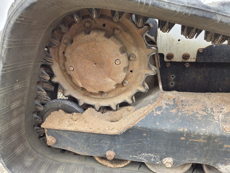 2019-bobcat-t740-image-46