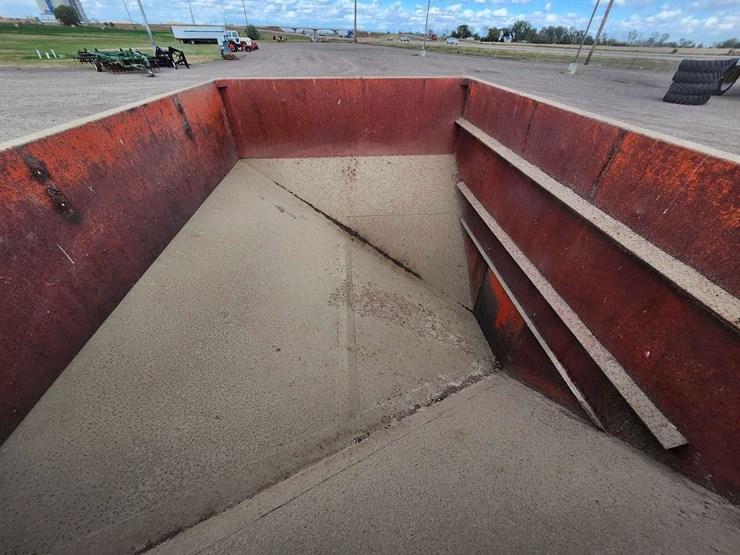 kory-farm-equipment-gravity-wagon-image-8