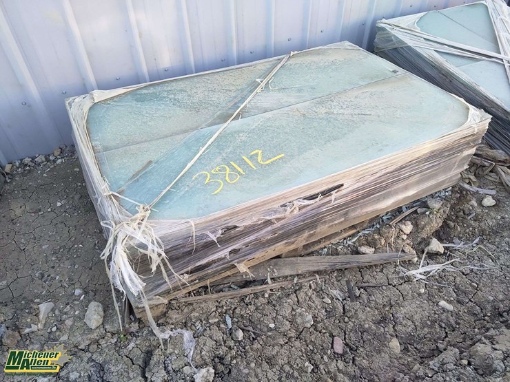 pallet-of-plate-glass-(16-1/2in-x-53in)-image-1