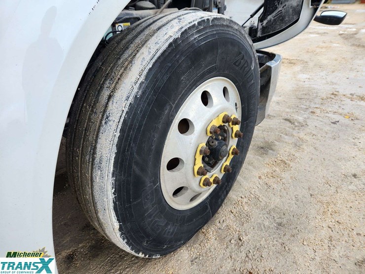 2018-peterbilt-579-image-21