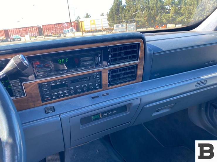 1991-lincoln-continental-sedan-image-23