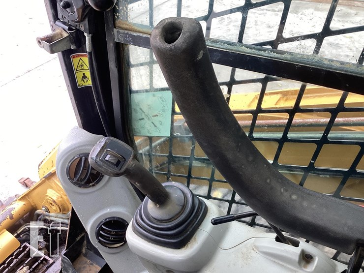 2011-caterpillar-279c-image-15