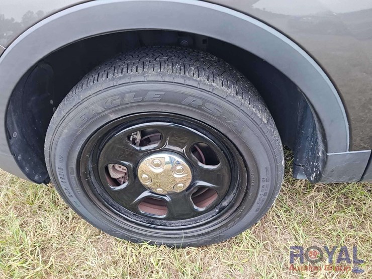 2016-ford-explorer-image-32